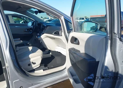 2018 Chrysler Pacifica Touring L z USA, uszkodzony, nr VIN 2C4RC1BG6JR270596
